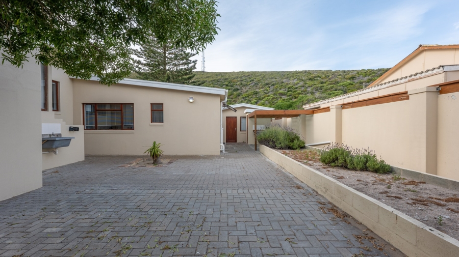 To Let 3 Bedroom Property for Rent in Agulhas Western Cape